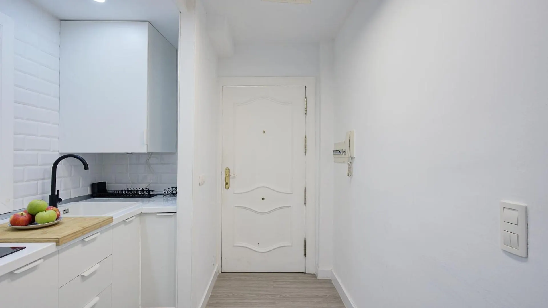 Home4U Elv 136 Гранада Апартаменты