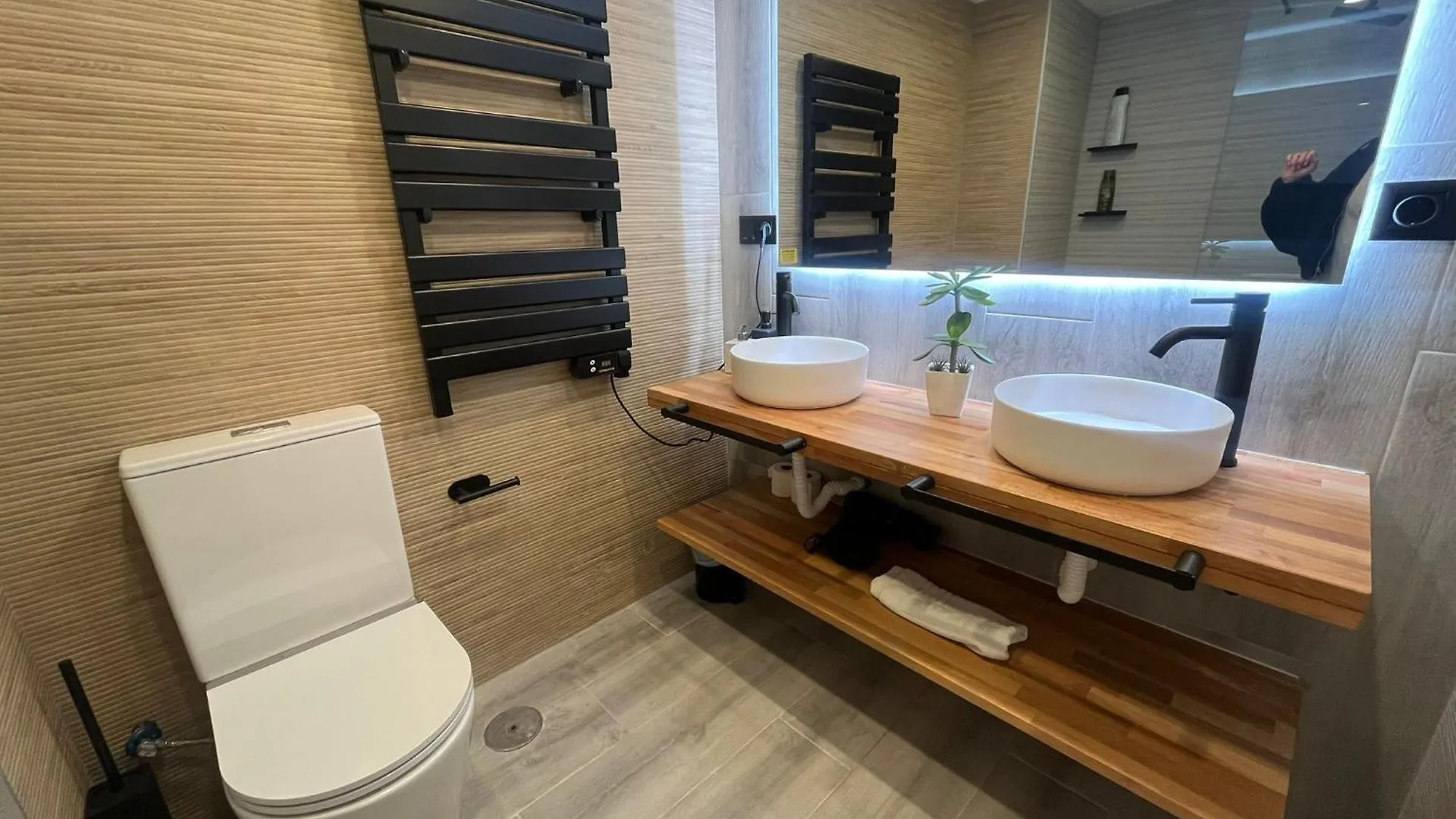 Home4U Elv 136 Гранада 0*,